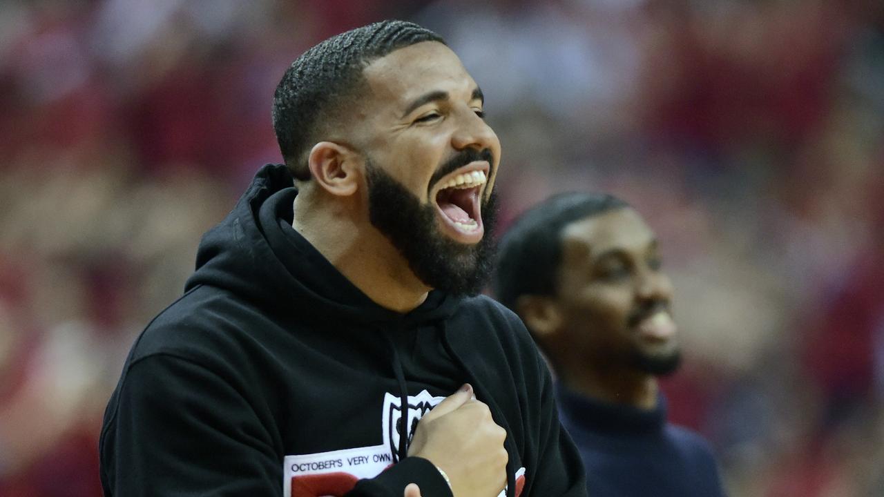 Drake, a Raptors superfan, trolls Bucks at Toronto game with WWE belts