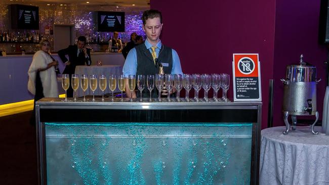 Kubarz Beverage Catering Sydney offers mobile champagne, cocktail and beer bars.