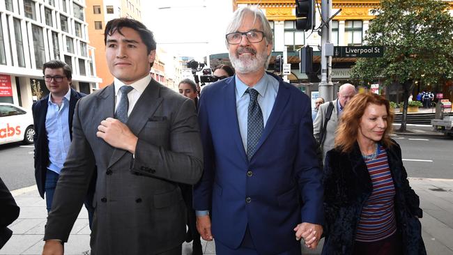 Australian actor John Jarratt (centre) and wife Rosa Miano (right) leave the Downing Centre Court in Sydney, Friday, July 5, 2019. (AAP Image/Peter Rae) NO ARCHIVING