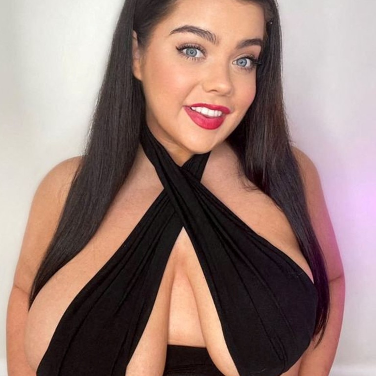 Woman with two different size boobs learns to embrace them