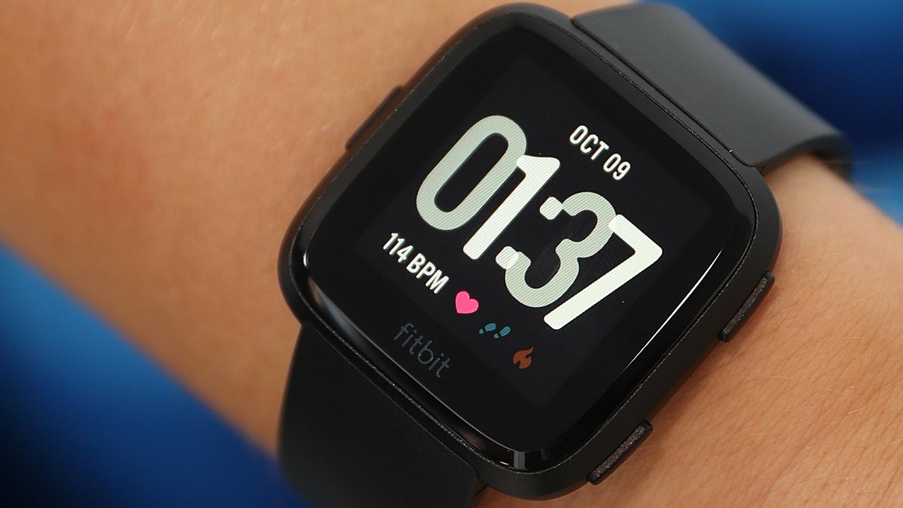 fitbit versa smartwatch features