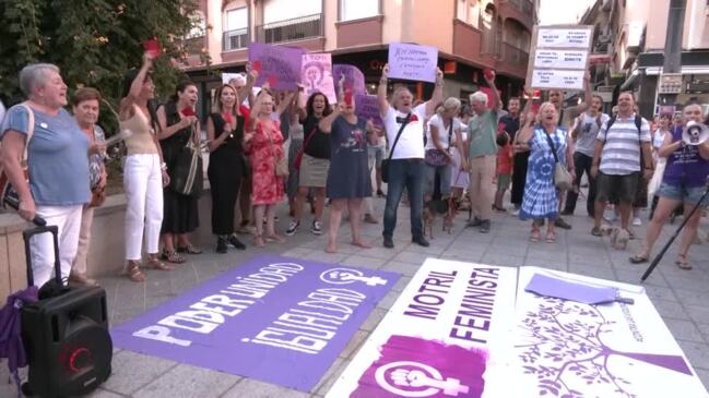 Spaniards rally in support of Jenni Hermoso