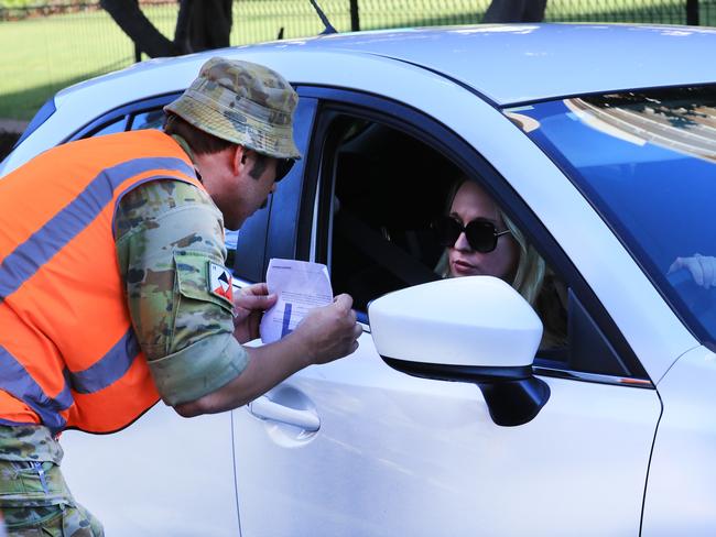 About 60 Australian Defence Force personnel are expected to again mobilise at the five Gold Coast border checkpoints from tomorrow to help police and State Emergency Service volunteers control the crossings. Picture: Scott Powick