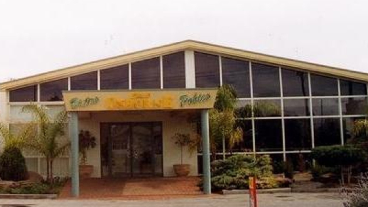 How the Boathouse Tavern at Taperoo used to look.