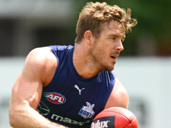 MELBOURNE, AUSTRALIA - DECEMBER 09: Luke Parker of the Kangaroos handballs during a North Melbourne Kangaroos AFL training session at Arden Street Ground on December 09, 2024 in Melbourne, Australia. (Photo by Quinn Rooney/Getty Images)