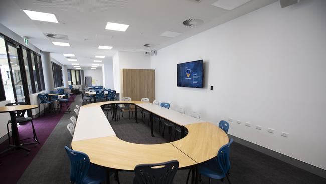 First day at Fortitude Valley State Secondary College. 585 St Paul's Terrace and Brookes St, Fortitude Valley, Brisbane, 28th of January 2020. (AAP Image/Attila Csaszar)