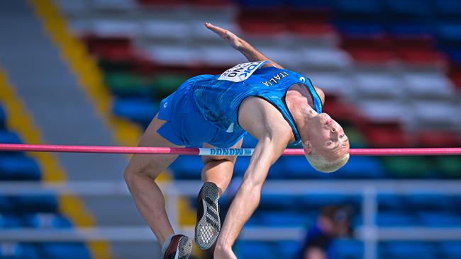 Alberto Nonino of Team Italia competing in Cali. Photo by Pedro Vilela/Getty Images.