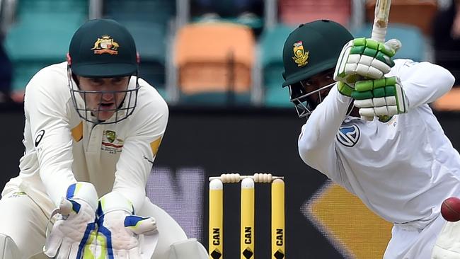 South Africa's batsman Temba Bavuma (R) plays a shot as Australia's wicketkeeper Peter Nevill chase the ball on the third day's play of the second Test cricket match between Australia and South Africa in Hobart remained on November 14, 2016. / AFP PHOTO / SAEED KHAN / --IMAGE RESTRICTED TO EDITORIAL USE - STRICTLY NO COMMERCIAL USE--