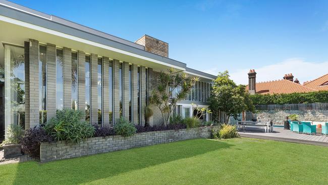 6 Ruby Street in Mosman, Sydney, has Harbour Bridge, Opera House and city views.