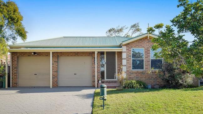 12 Winchester Drive, Lake Munmorah recently sold $585,000.