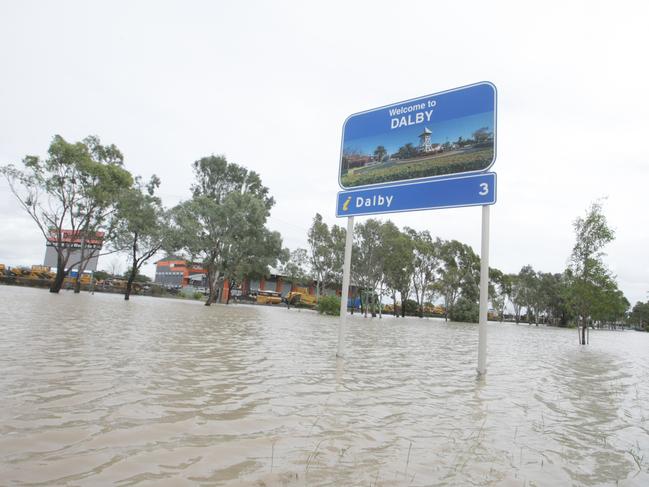 Welcome to Dalby ... sign surrounded by flowing flood water at the eastern entry into the township. 29th March 2022. pic David Martinelli