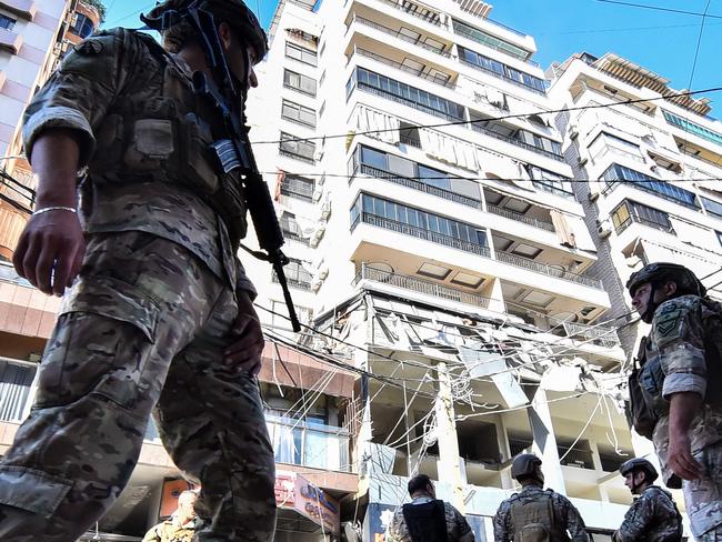 Lebanese army soldiers secure the area of an Israeli airstrike that targeted an apartment on al-Qaem street in Beirutâs southern suburbs on September 26, 2024. Israel flatly rejected on September 26 a push led by key backer the United States for a 21-day ceasefire in Lebanon, as it vowed to keep fighting Hezbollah militants "until victory". (Photo by Fadel ITANI / AFP)