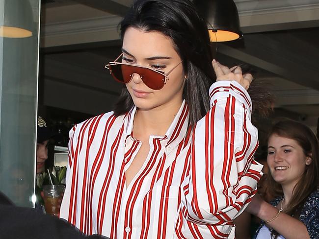 LOS ANGELES, CA - MARCH 30: Kendall Jenner is seen on March 30, 2017 in Los Angeles, California. (Photo by BG001/Bauer-Griffin/GC Images)