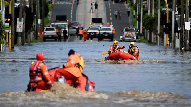 Maribyrnong locals are evacuated by the SES. Picture: AFP