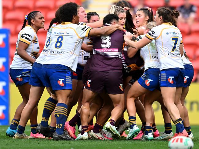 BRISBANE, AUSTRALIA - JULY 27: Broncos and Eels confront each other during the round one NRLW match between Brisbane Broncos and Parramatta Eels at Suncorp Stadium on July 27, 2024 in Brisbane, Australia. (Photo by Albert Perez/Getty Images)