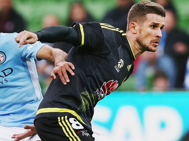 MELBOURNE, AUSTRALIA - OCTOBER 21:  Dario Vidosic of Wellington Phoenix controls the ball from Osama Malik of the City during the round three A-League match between Melbourne City and the Wellington Phoenix at AAMI Park on October 21, 2017 in Melbourne, Australia.  (Photo by Michael Dodge/Getty Images)
