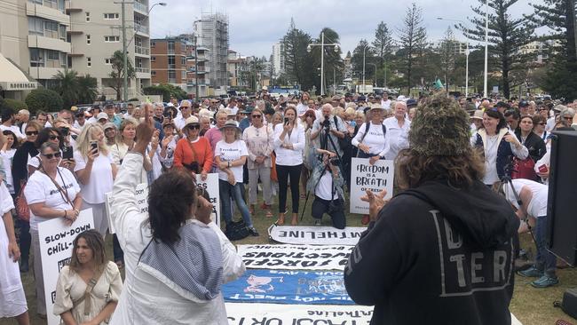 Anti-vaxxer protesters crowd the Coolangatta-Tweed border on the southern Gold Coast on Friday, Oct 1 2020. Picture: Glenn Hampson