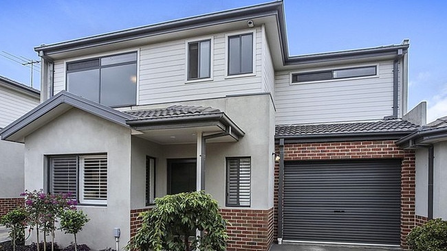 2/47 Paxton St, South Kingsville, sold via an unusual email auction.