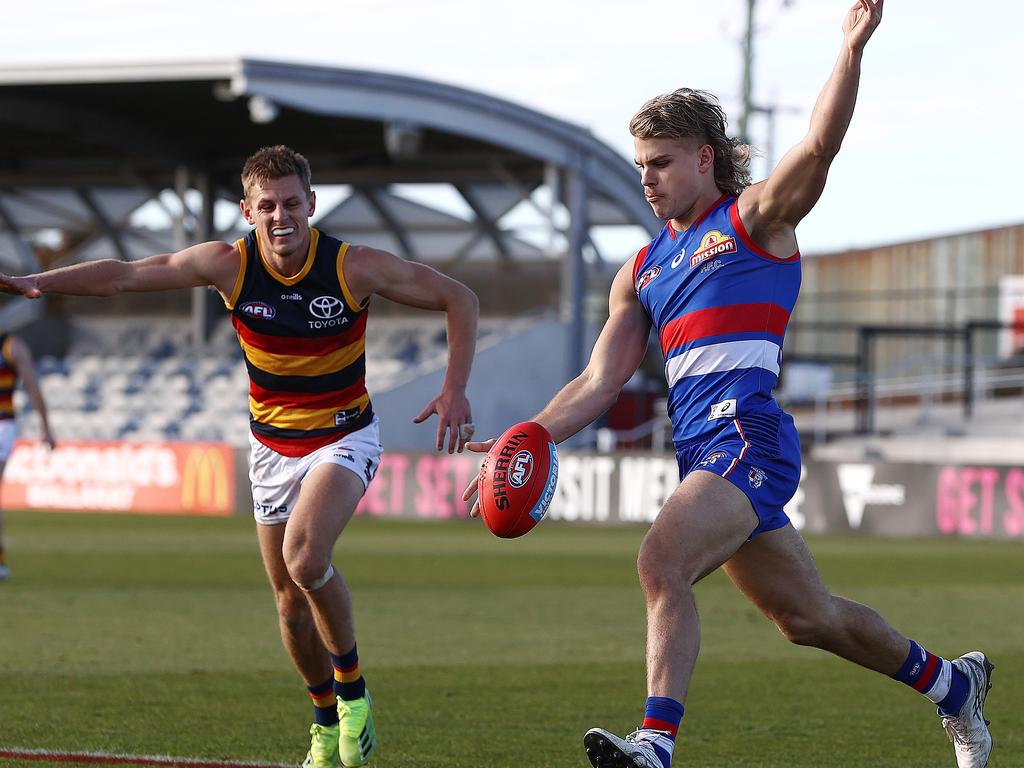 Smith (R) was among the Dogs’ most vital contributors on Saturday afternoon. Pic: Michael Klein