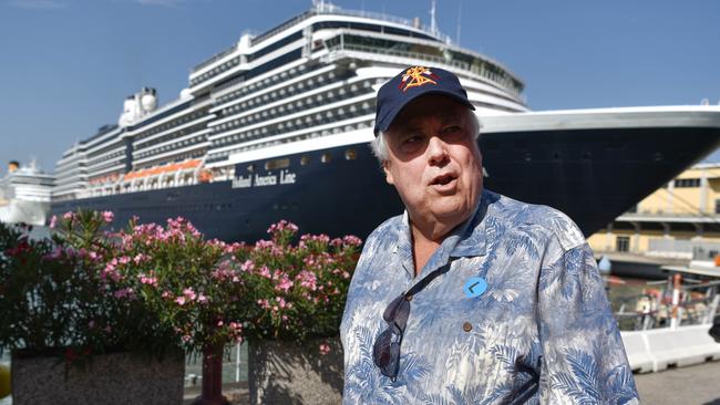 Image ©Licensed to i-Images Picture Agency. 09/07/2017. Venice, United Kingdom. Clive Palmer in Venice. Venice. Ex Australian Politician Clive Palmer leaves the cruise ship he is staying on in Venice. Picture by Andrew Parsons / i-Images