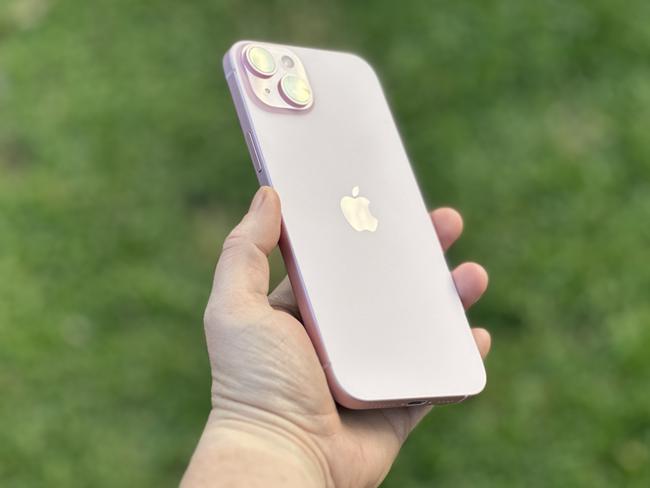 The iPhone 15 Plus comes in a fun new pastel pink that’s seriously aesthetically pleasing. Picture: Supplied.