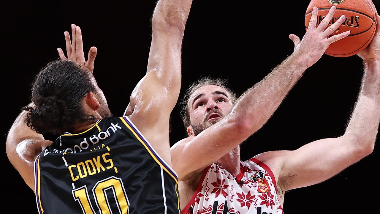 Hallway scuffle erupts in NBL Christmas night thriller