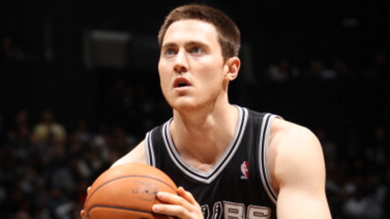 Report: San Antonio Spurs to Re-Sign Aron Baynes