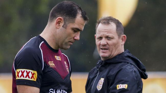 Maroons captain Cameron Smith (left) and coach Kevin Walters during the Queensland State of Origin team training session at Sanctuary Cove on the Gold Coast, Friday, July 7, 2017. (AAP Image/Glenn Hunt) NO ARCHIVING