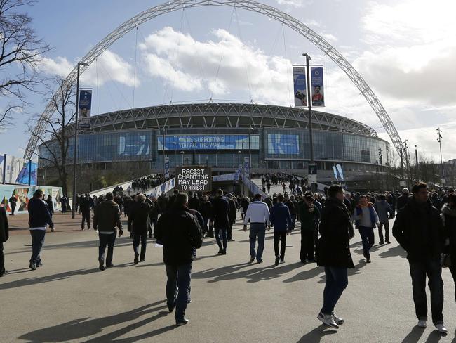 Supporters walk to the stadium before kick off in the English League Cup Final football match between Chelsea and Tottenham Hotspur at Wembley Stadium in north London on March 1, 2015. AFP PHOTO / IAN KINGTON RESTRICTED TO EDITORIAL USE. No use with unauthorized audio, video, data, fixture lists, club/league logos or “live” services. Online in-match use limited to 45 images, no video emulation. No use in betting, games or single club/league/player publications.