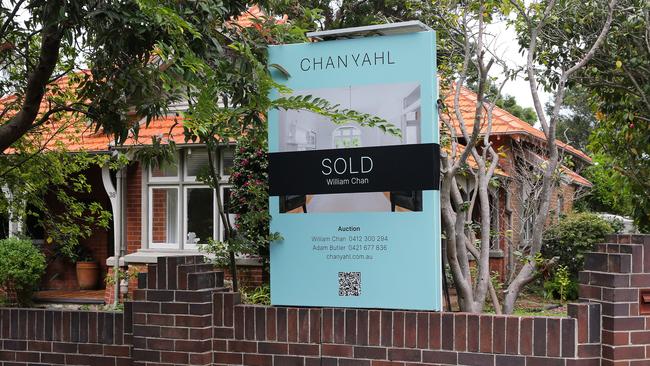 SYDNEY, AUSTRALIA: NewsWire Photos: APRIL 02 2024: A general stock view of a for sale sign on a home in the North Shore of Sydney, as Australian house prices hit record high for fifth consecutive month, making it increasingly difficult for new home buyers to get into the property market with the added cost of inflation. Picture: NCA NewsWire/ Gaye Gerard