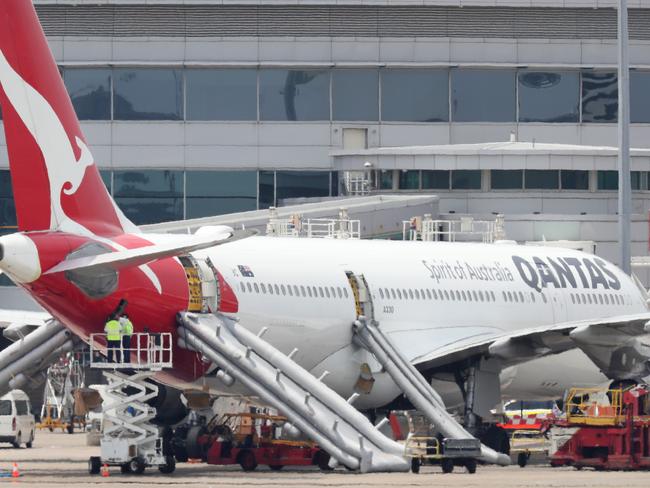 Qantas scolded over old passenger safety video