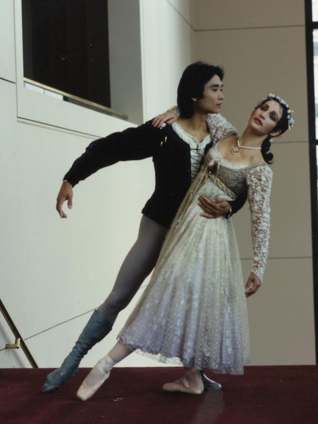 Li Cunxin and Mary McKendry as Romeo and Juliet in 1990 with the Houston Ballet.