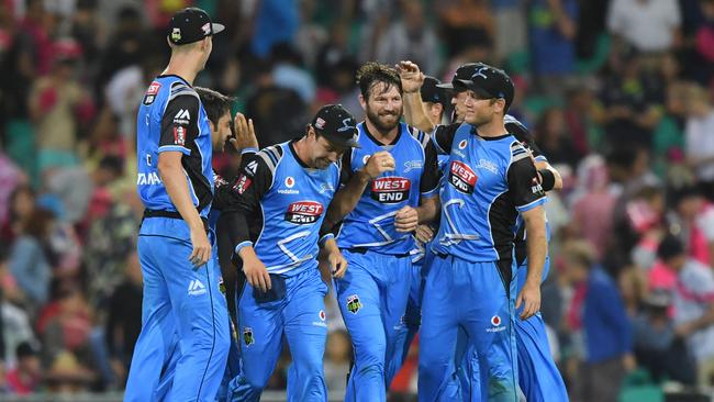 Michael Neser helped seal a six-run victory for the Adelaide Strikers at the SCG.
