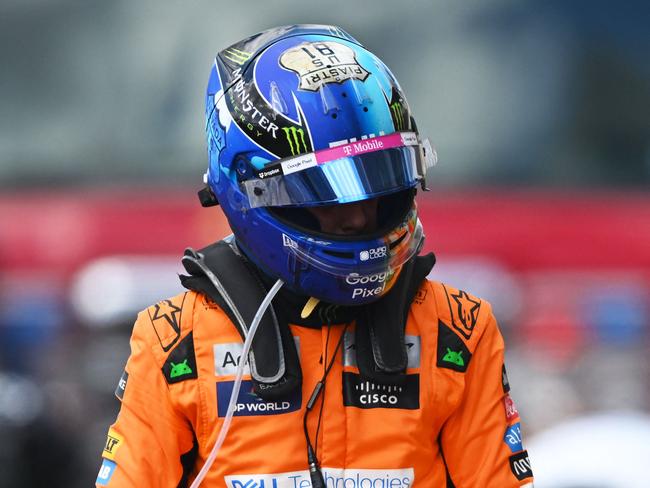 AUSTIN, TEXAS - OCTOBER 19: 10th placed Oscar Piastri of Australia and McLaren walks in parc ferme during the Sprint ahead of the F1 Grand Prix of United States at Circuit of The Americas on October 19, 2024 in Austin, Texas.   Rudy Carezzevoli/Getty Images/AFP (Photo by Rudy Carezzevoli / GETTY IMAGES NORTH AMERICA / Getty Images via AFP)