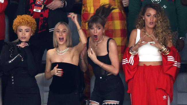Taylor Swift and Actress Blake Lively watch on in Vegas. (Photo by Rob Carr/Getty Images)