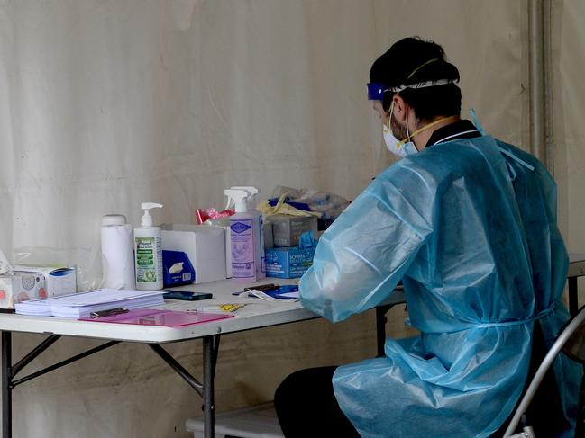 SYDNEY, AUSTRALIA - NewsWire Photos FEBRUARY, 2021.A health care worker at a small pop-up drive thru Covid-19 clinic at West Ryde. Picture: NCA NewsWire / Jeremy Piper