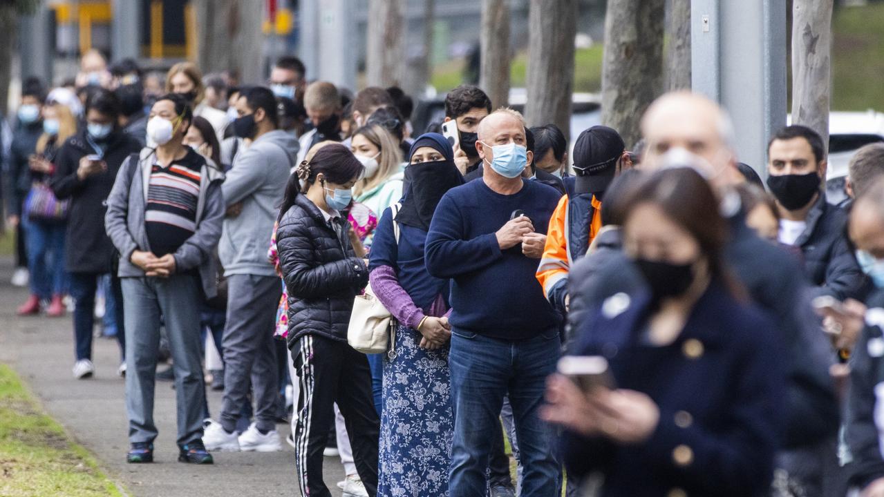 Long queues at the NSW Vaccination Centre in Homebush. Picture: Jenny Evans/Getty Images