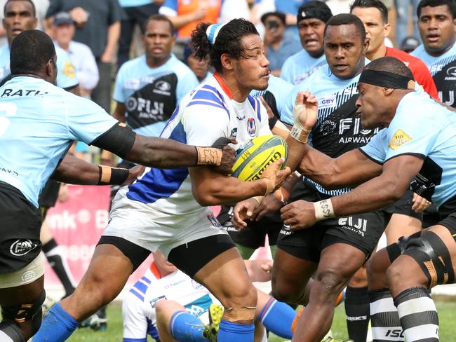 Dennis Pili-Gaitau of the Rams runs into a tough defence.