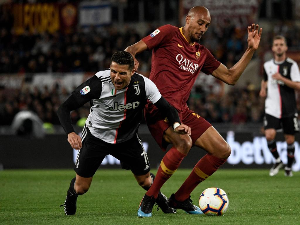 Cristiano Ronaldo is tackled by AS Roma midfielder Steven Nzonzi. (Photo by Filippo MONTEFORTE / AFP)