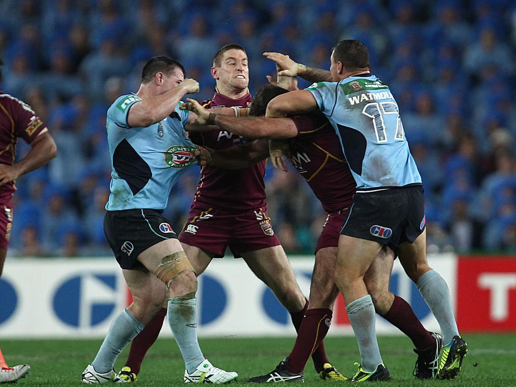 Brent Tate rushes into the melee. Picture: NRL Images