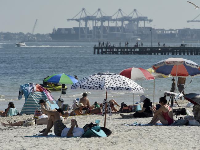 Crowds are expected to flock to Victorian beaches as temperatures soar pass 30C.