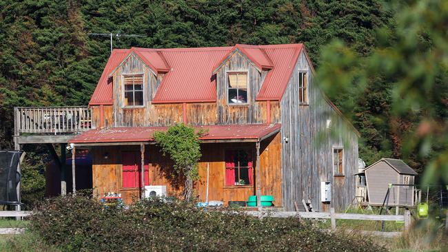 A Narre Warren North shack on a property singer Vanessa Amorosi and her mum Joyleen Robinson feuded over. Picture: Ian Currie