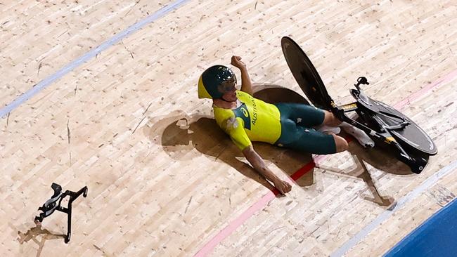 Australia's Alexander Porter falls during the men's team pursuit qualifying cycling track event during the 2020 Summer Olympic Games at the Izu Velodrome. Picture: Valery Sharifulin\\TASS via Getty Images