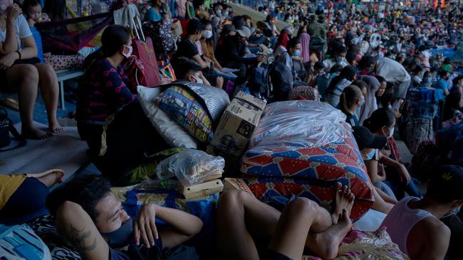 Filipinos hoping to get back home to their provinces await tests for COVID-19 in Manila last week. Picture: Getty Images