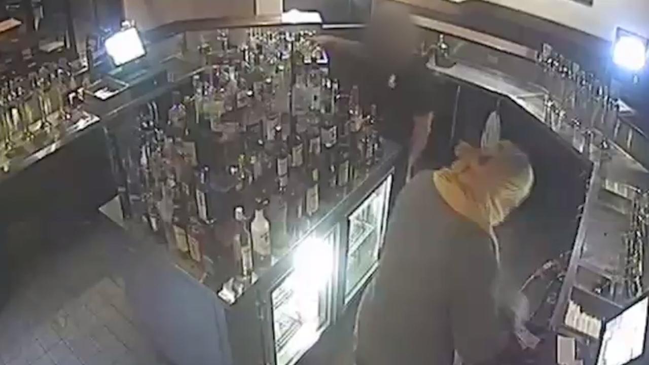 Police Have Released Cctv Footage Of The Moment A Hotel In Alexandria Was Robbed At Knifepoint 2938