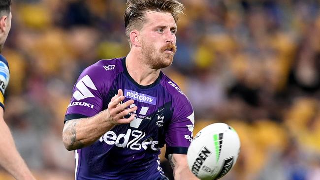 Cameron Munster BRISBANE, AUSTRALIA - OCTOBER 03: Cameron Munster of the Storm passes the ball during the NRL Qualifying Final match between the Melbourne Storm and the Parramatta Eels at Suncorp Stadium on October 03, 2020 in Brisbane, Australia. (Photo by Bradley Kanaris/Getty Images)