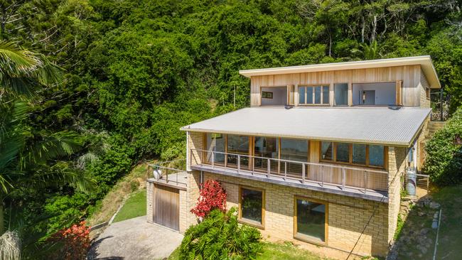 Robert Bates is selling his holiday bolthole in Byron Bay.