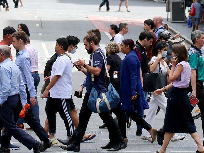 General pictures of crowds and office workers returning to the Brisbane CBD Brisbane Monday 14th March 2022 Picture David Clark