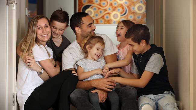 Hawthorn AFL player Shaun Burgoyne with his wife Amy and children Percy, 8, Nixie, 2, Leni, 5 and Ky, 11 ahead of his 350th game. Picture: Alex Coppel