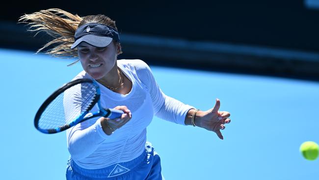 HOBART, AUSTRALIA - JANUARY 09: Sofia Kenin of USA plays a backhand in her match against Greet Minnen of Belgium during day one of the the 2024 Hobart International at Domain Tennis Centre on January 09, 2024 in Hobart, Australia. (Photo by Steve Bell/Getty Images)